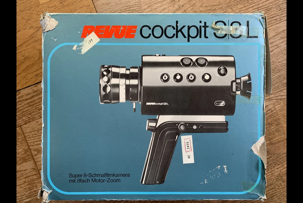 Bekommt mit 12 endlich seine erste Super-8-Kamera, eine Revue Cockpit S8L, und dreht noch im selben Jahr die ersten drei