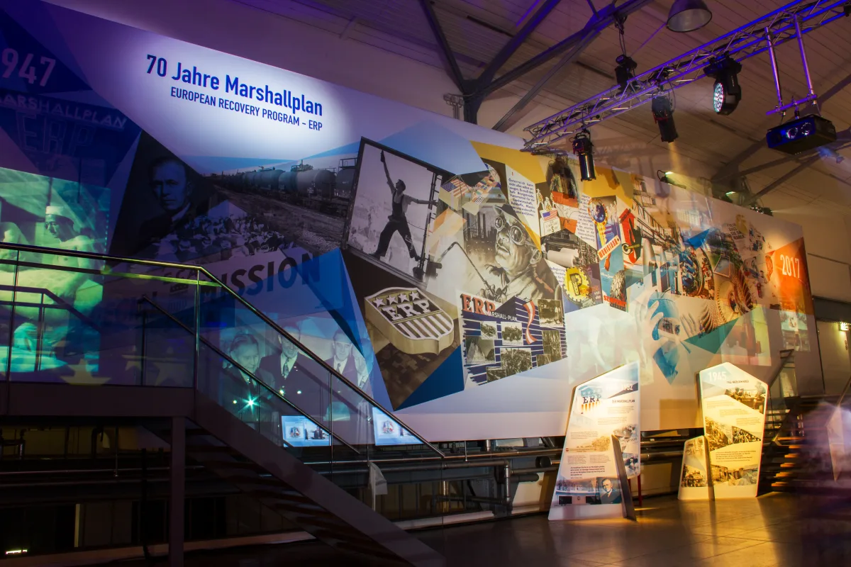 „70 Jahre Marshallplan“ am 21.6.2017: Projektionen in der Ausstellung. Foto: Virgil Widrich