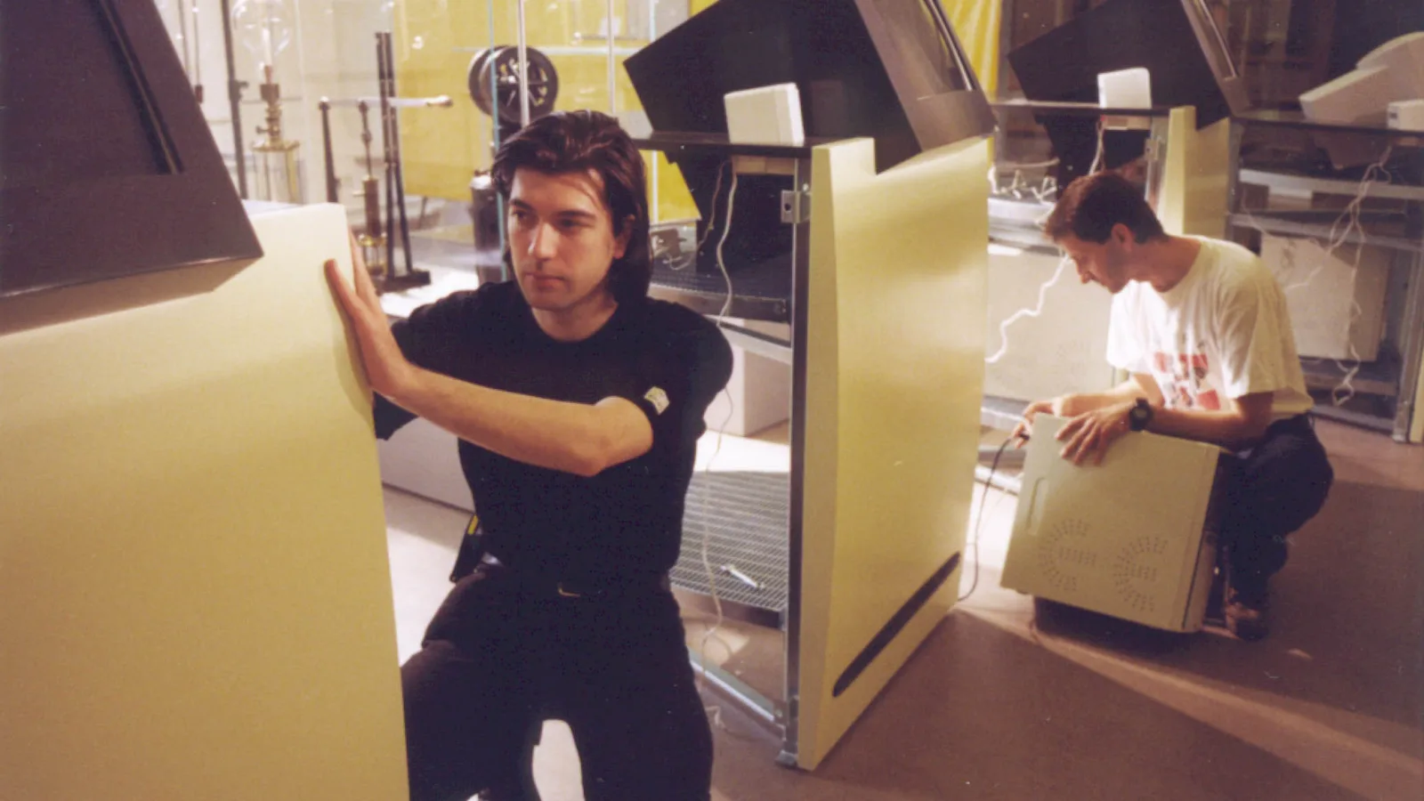 Assembly of the media stations at Technisches Museum Wien, 1999, photo: Volkmar Geiblinger