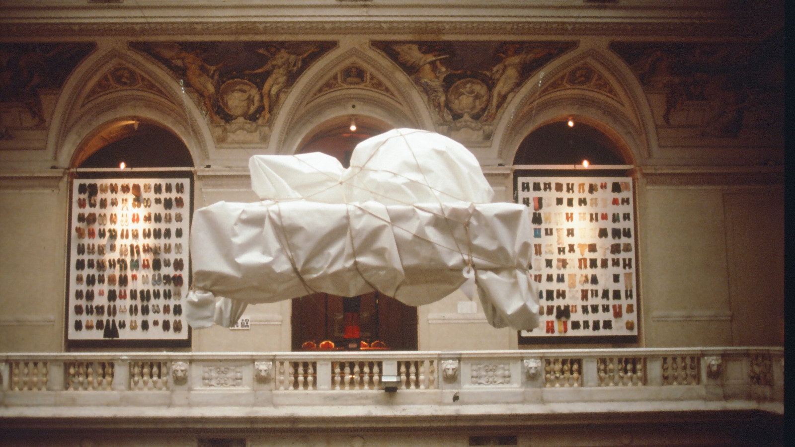 Peter Greenaway: „100 Objects to represent the World“, 1992. Foto: Manu Luksch