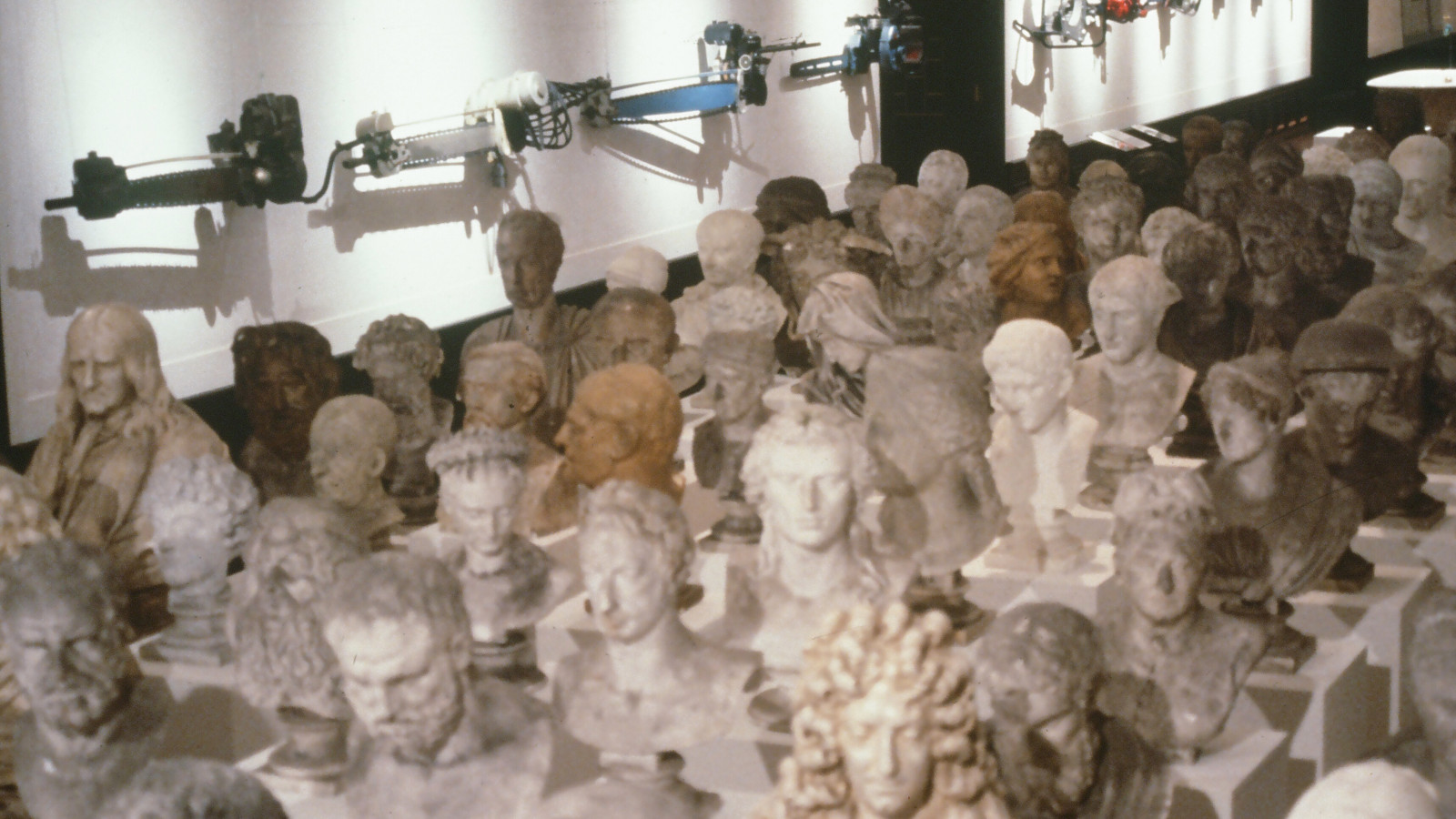 Peter Greenaway: „100 Objects to represent the World“, 1992. Foto: Manu Luksch