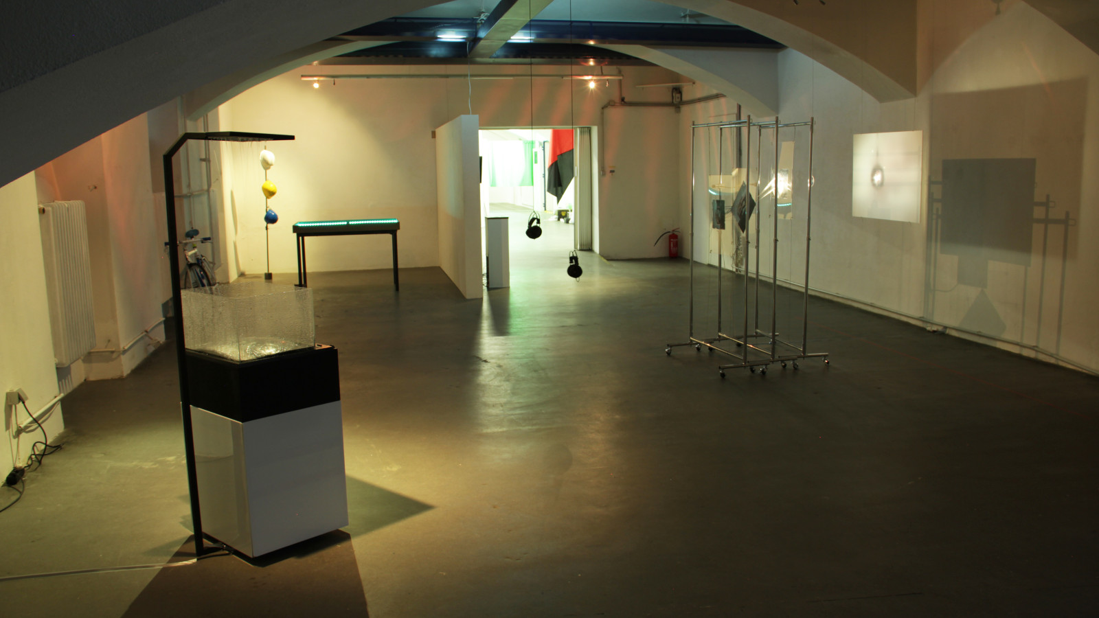 „Circuit Training“, vorne links: „Zero Sum Medium“ von Rafael Lippuner, 2017, Foto: Virgil Widrich