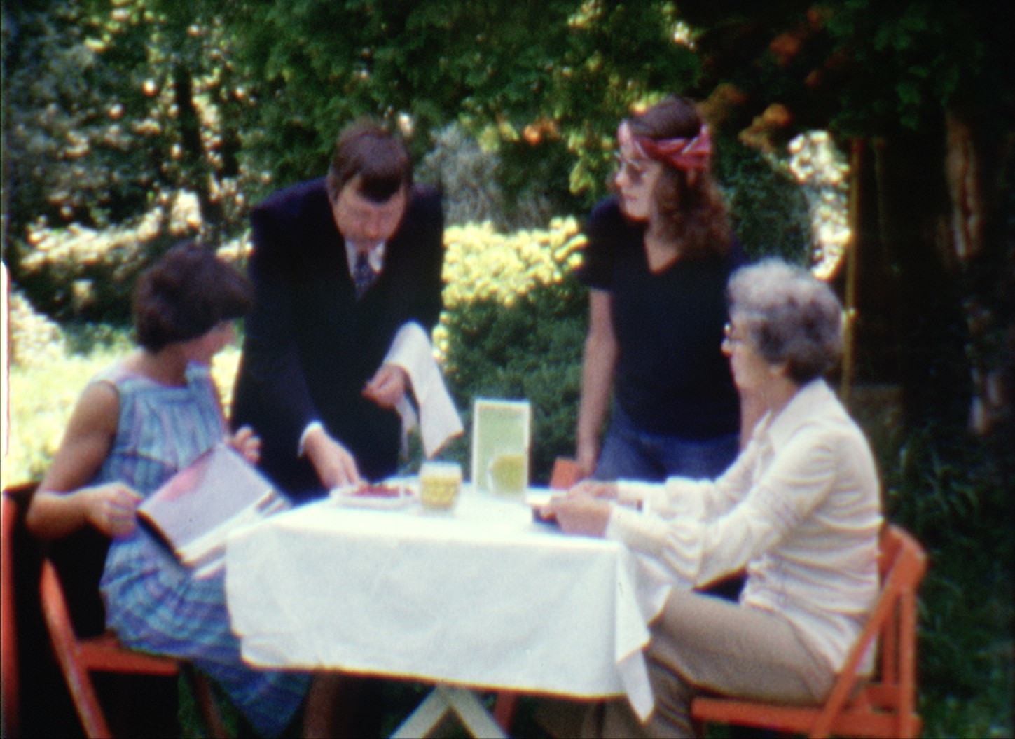 Einzelbild aus „Gebratenes Fleisch“, 1980