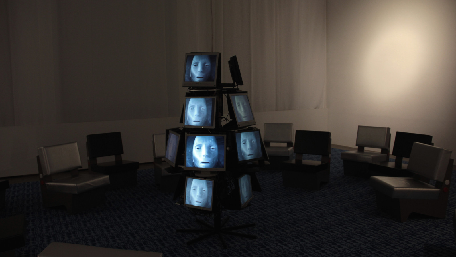 „Installation make/real“ in der Ausstellung „Roboter - Maschine und Mensch?“ im Technischen Museum Wien (14.12.2012 bis 14.07.2013).