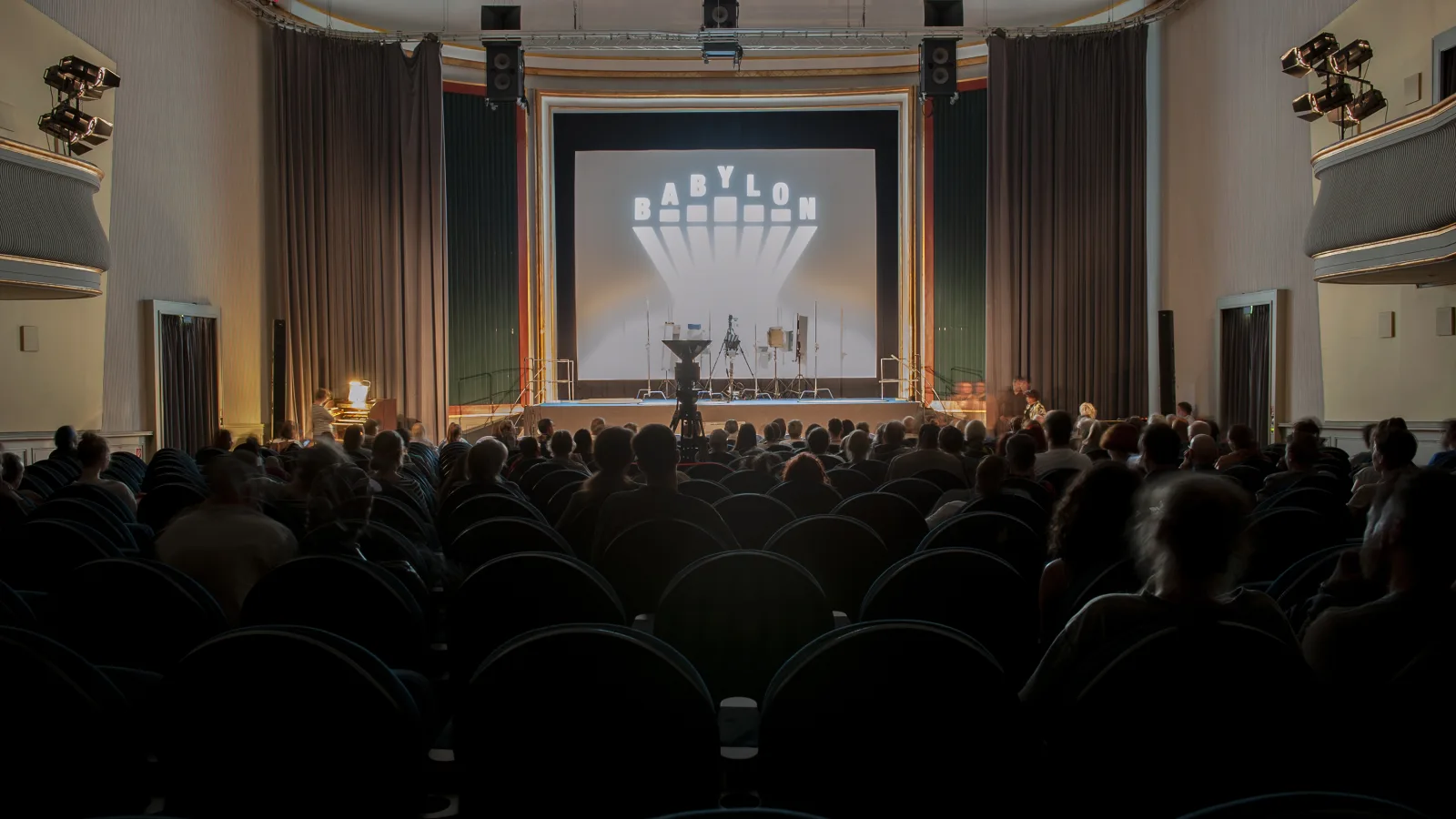 Filming of “tx-reverse” at the Kino Babylon Berlin, July 12, 2018. Photo: Alexander Grennigloh