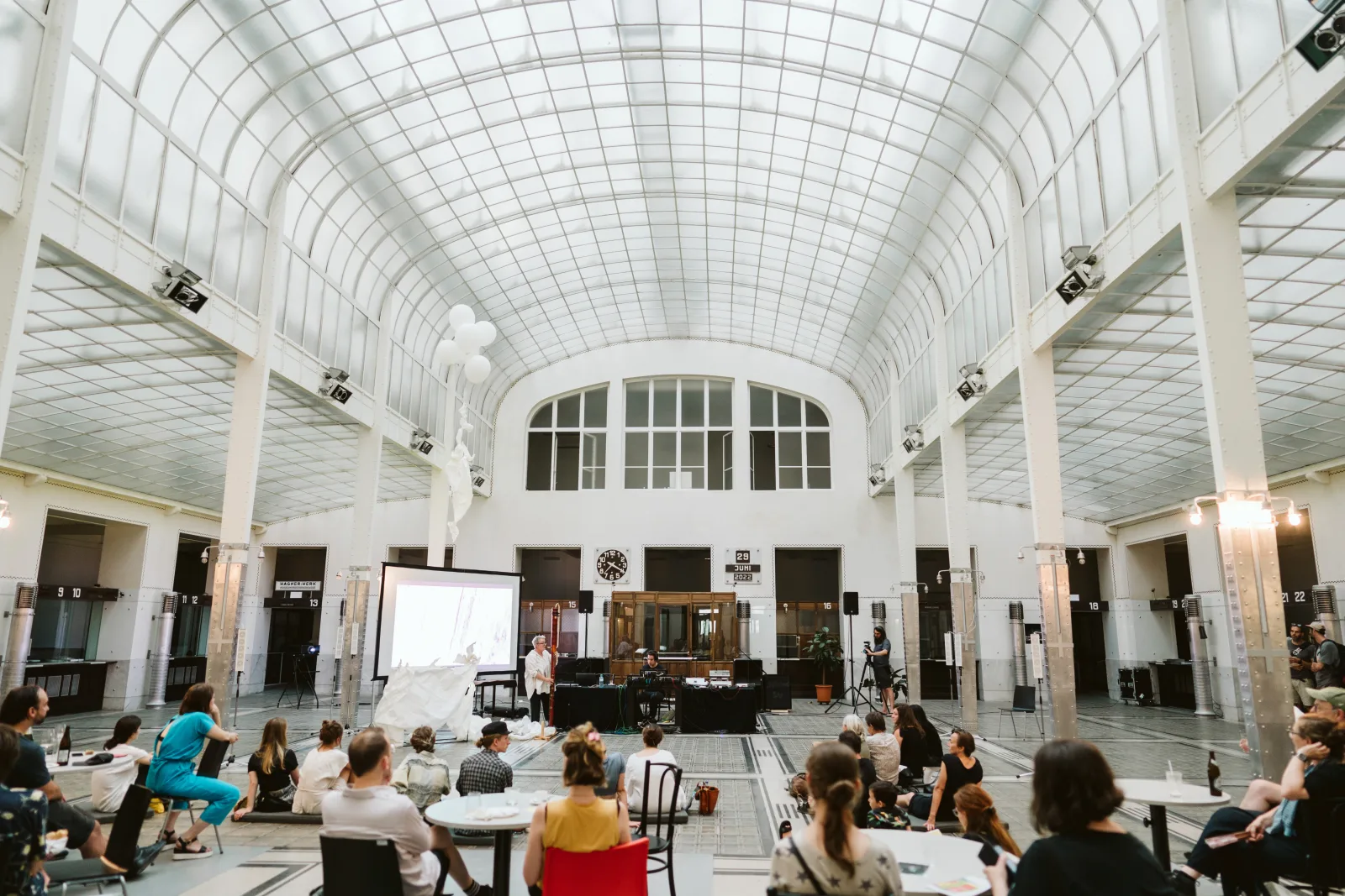 Banking hall, former Postal Savings Bank, University of Applied Arts Vienna. Photo: Lea Dörl, CC BY-SA 4.0